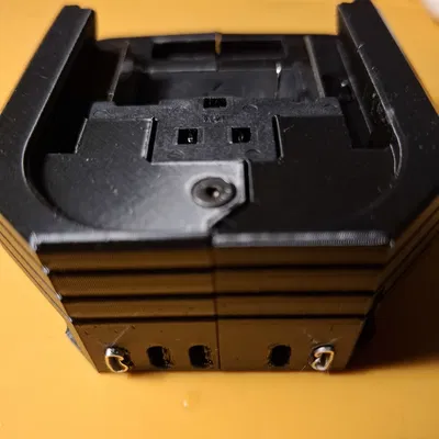 Giá đỡ pin Makita sang Kärcher có hốc khóa (locking recess)