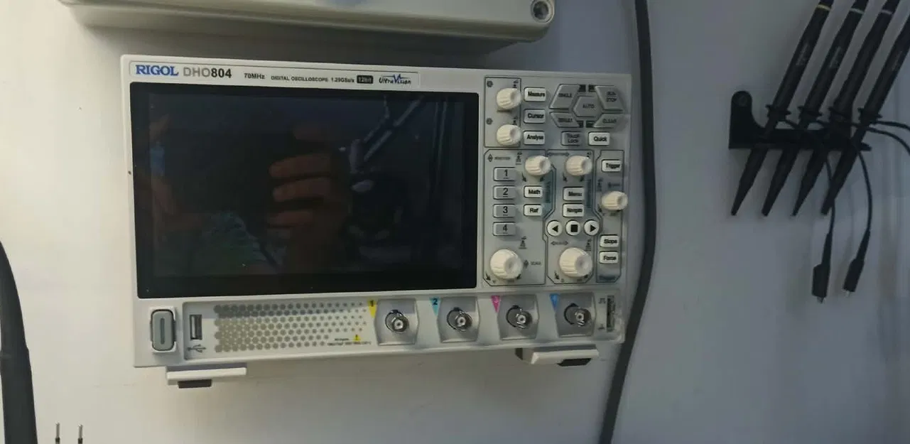 Tay treo tường có arm cho Rigol DHO800/900 (VESA 100x100) - Image 2