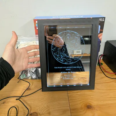 Khung Gương Phát Sáng (Glowing Mirror Frame)