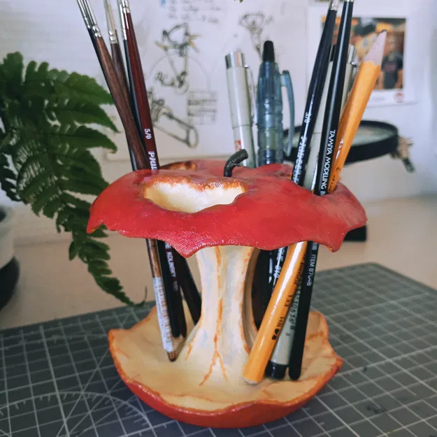 Ống cắm bút hình quả táo thối (Rotten apple pencil holder) - Image 1