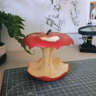 Ống cắm bút hình quả táo thối (Rotten apple pencil holder)