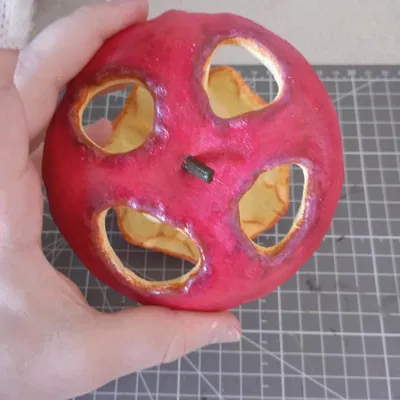 Ống cắm bút hình quả táo thối (Rotten apple pencil holder)