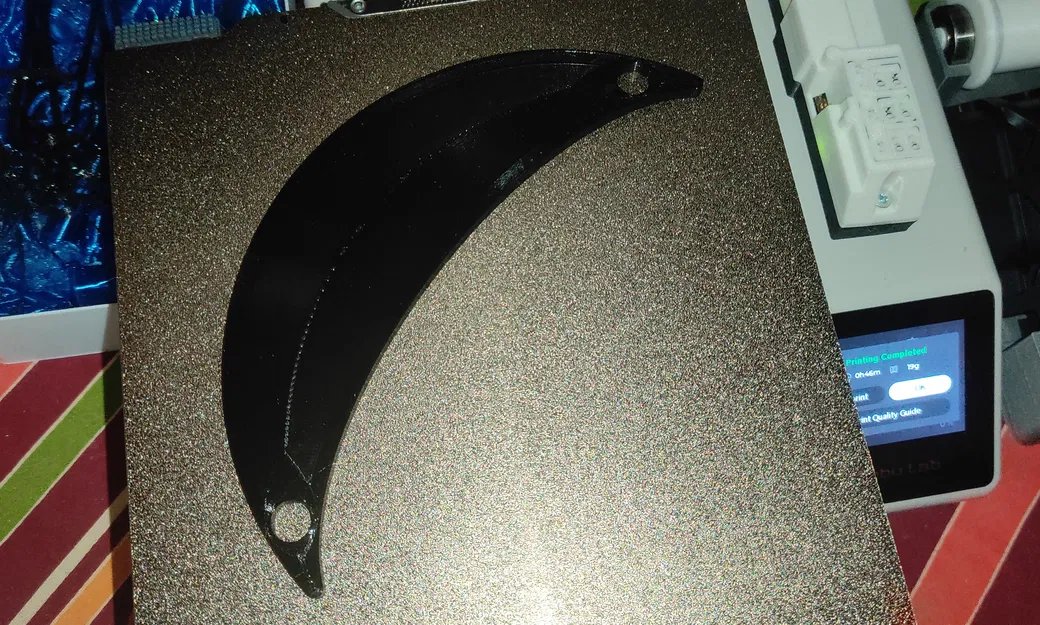 Trăng lưỡi liềm có lỗ (Crescent moon with holes) - Image 3