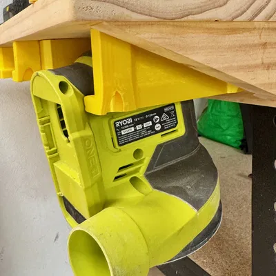 Ryobi One+ 18V - giá treo/holder cho máy chà nhám quỹ đạo Ryobi Orbital Sander