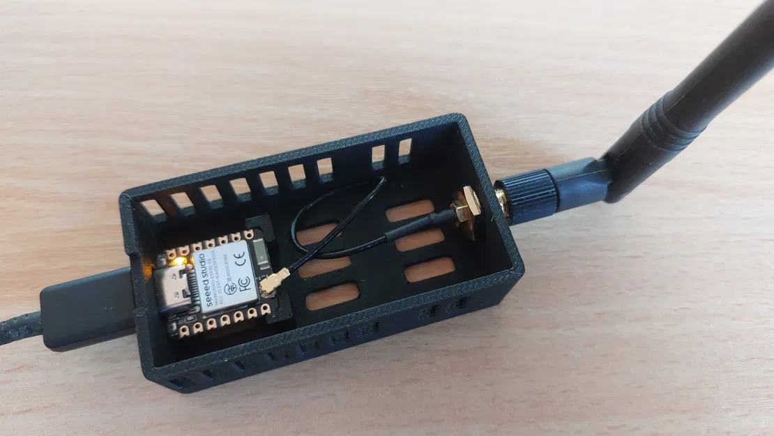 Vỏ XIAO ESP32-C6 Zigbee Router (Nắp chia đôi, anten ngoài SMA) - Image 1