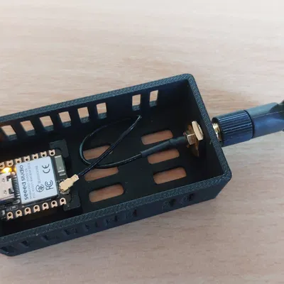 Vỏ XIAO ESP32-C6 Zigbee Router (Nắp chia đôi, anten ngoài SMA)