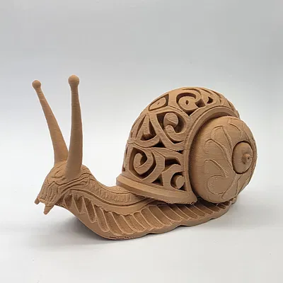 Totem Ốc Sên Chạm Khắc (Carved Snail Totem)