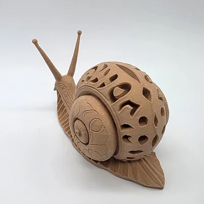 Totem Ốc Sên Chạm Khắc (Carved Snail Totem)