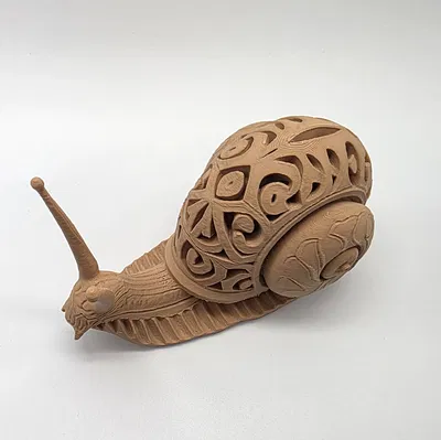 Totem Ốc Sên Chạm Khắc (Carved Snail Totem)