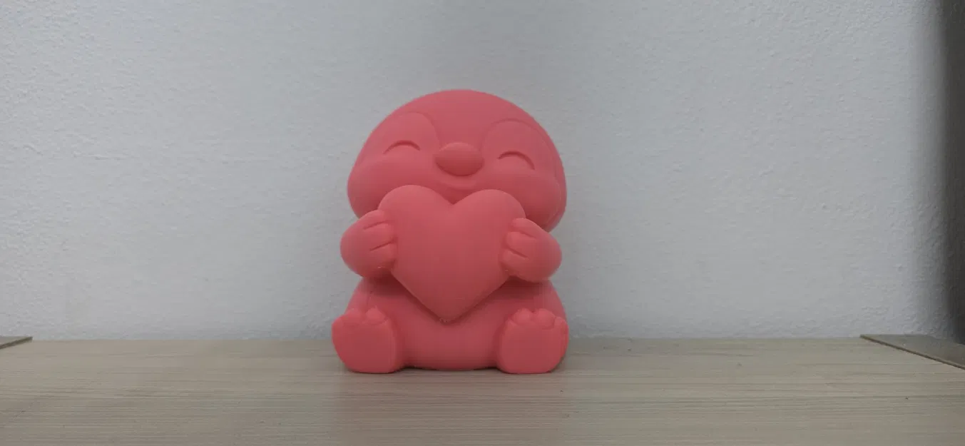 Tượng Chim Cánh Cụt Valentine Dễ Thương Cầm Trái Tim - Image 1