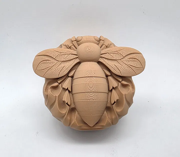 Tượng Ong Mật (Honey Bee Sculpture) - Image 1