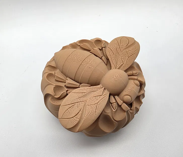 Tượng Ong Mật (Honey Bee Sculpture) - Image 2