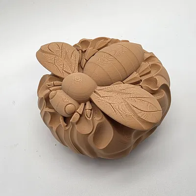 Tượng Ong Mật (Honey Bee Sculpture)