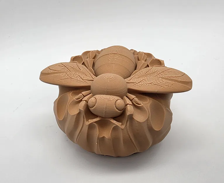 Tượng Ong Mật (Honey Bee Sculpture) - Image 7