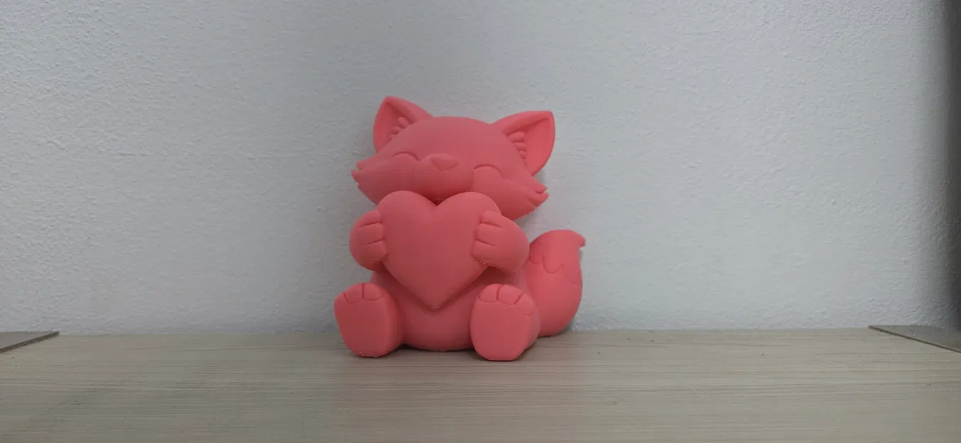 Tượng Cáo Valentine Dễ Thương Ôm Trái Tim - Image 1