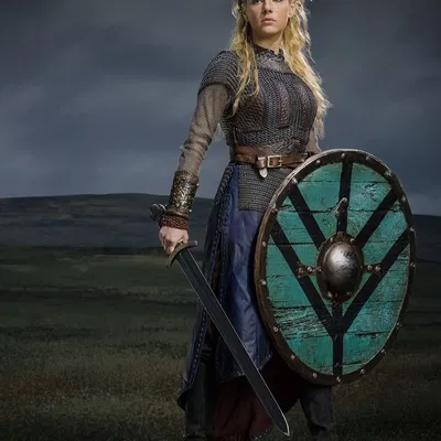 Tượng Lagertha Lothbrok – Nữ Chiến Binh Cầm Khiên (Vikings)