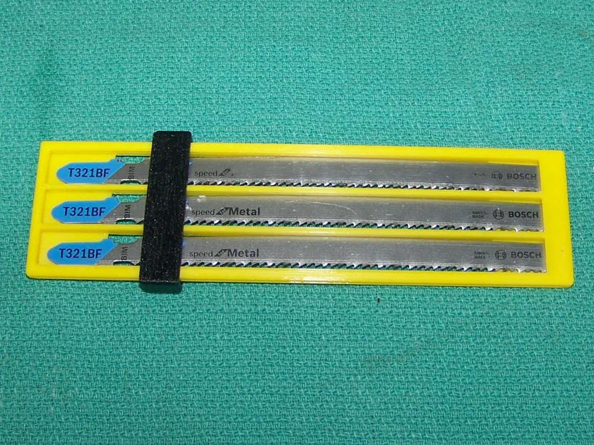 Hộp đựng lưỡi cưa lọng Bosch 5-1/2" – lưỡi dài 132mm - Image 1