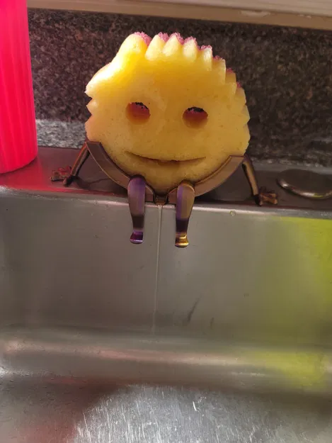 Peeing Scrub Mommy – Giá đỡ Scrub Mommy đang tè (dễ in, không cần support) - Image 1