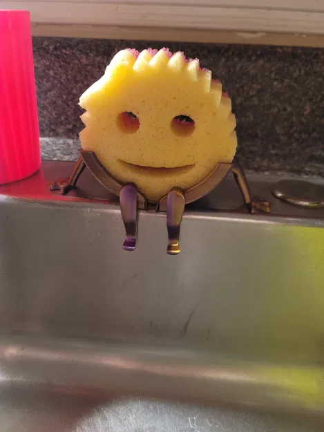 Peeing Scrub Mommy – Giá đỡ Scrub Mommy đang tè (dễ in, không cần support) - Image 2