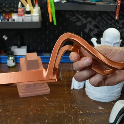 Cradle gắn tay cầm PS5 cho tượng Kratos Bust