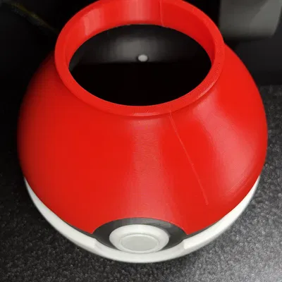 Bình hoa lấy cảm hứng từ Pokeball