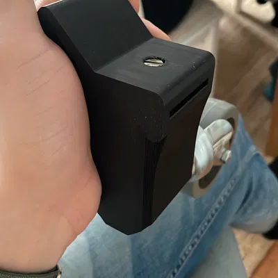 Bracket cố định bánh xe xoay phía trước cho Packout trolley