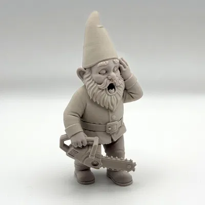 Chainsaw Garden Gnome – Chú lùn cầm cưa xích