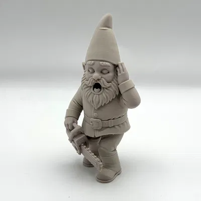 Chainsaw Garden Gnome – Chú lùn cầm cưa xích