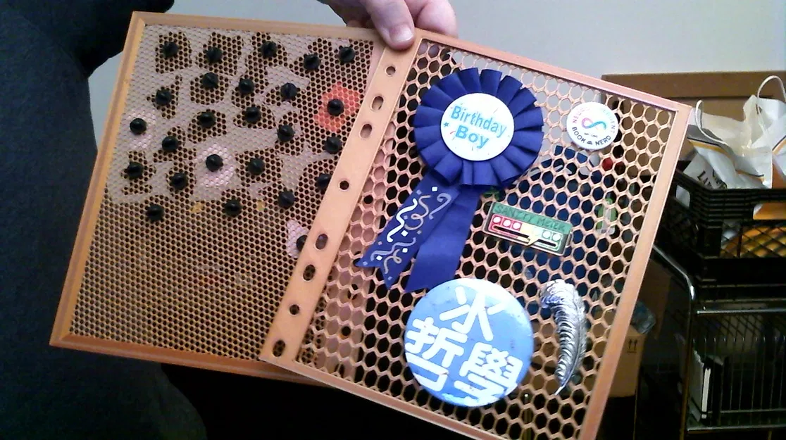 Tấm sheet bìa còng trưng bày/gắn pin và button (Pin and button holder mount display binder sheet) - Image 1