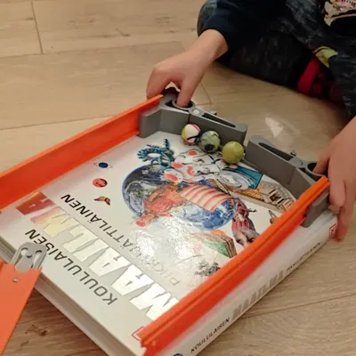 Pinball trên sách bằng banh nảy / Flipper kèm track HotWheels