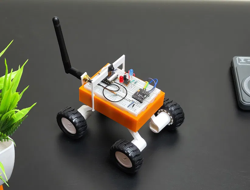 Breadboard Rover – Rover gắn breadboard trên nóc để dễ test - Image 2