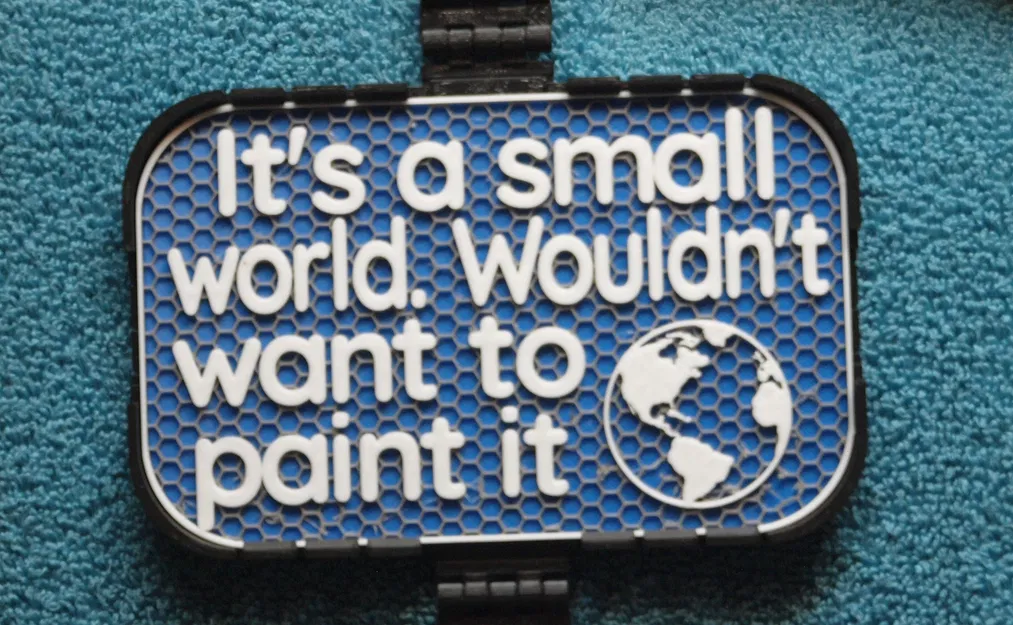 Bảng hiệu: It's a Small World - Image 1