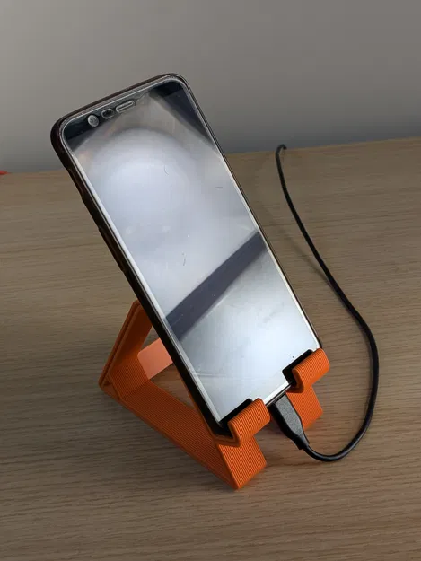 Kệ ĐT sạc tại chỗ – Không supports, không overhang, in dễ (Charge-In Place) - Image 2