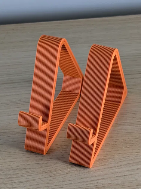 Kệ ĐT sạc tại chỗ – Không supports, không overhang, in dễ (Charge-In Place) - Image 5