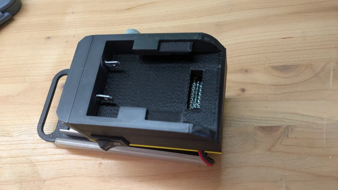 Đèn LED DeWalt 18V (dùng pin DeWalt 18V) - Image 3