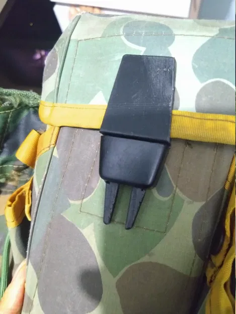 Buckle đực thay thế cho túi đạn kiểu M1967 (aftermarket) - Image 1