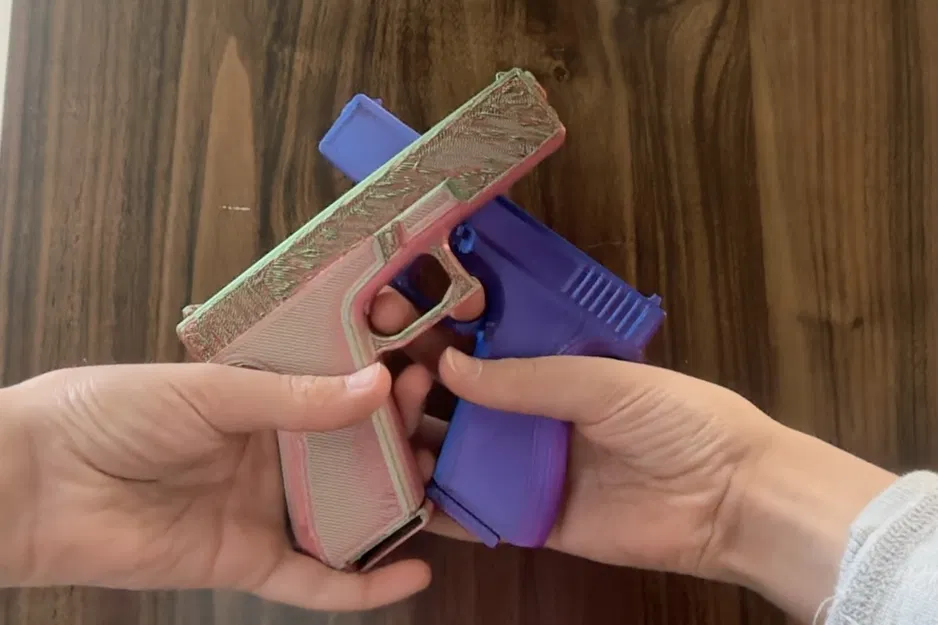 Fidget Súng Xoay Trên Ngón Tay (Finger Spinning Pistol Fidget) - Image 3
