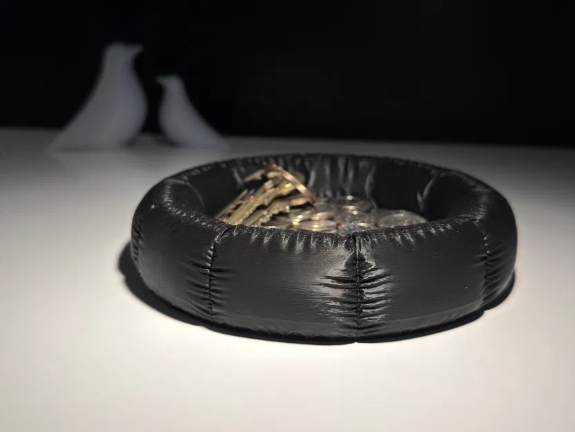 Puffer Jacket Catchall Bowl – Bát/khay đựng đồ kiểu áo khoác phao - Image 1