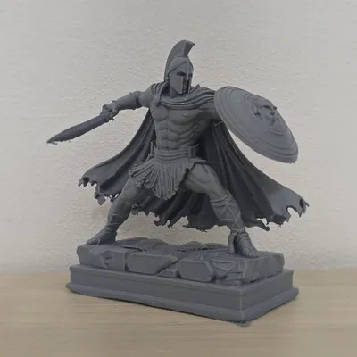 Chiến Binh Spartan Tấn Công với Kiếm và Khiên