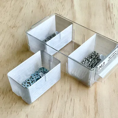 Khay insert đựng linh kiện nhỏ (ở giữa)