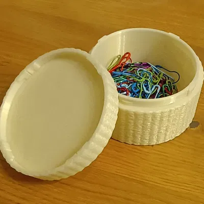 Hộp tròn với nắp snap-in