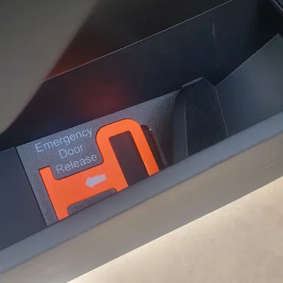 Tay mở cửa khẩn cấp phía sau cho Cybertruck