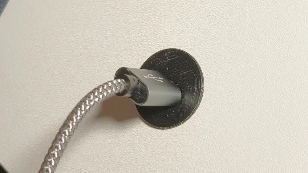 Ổ cắm USB Type-A lắp lỗ 20 mm - Image 1