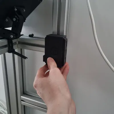 Giá gắn DisplayPort Switch 3 cổng cho nhôm định hình 4040 (ốc tán M6)