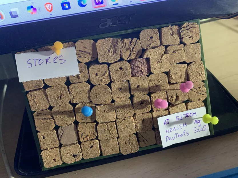 Holder Mini Board Từ Nút Bần Rượu Vang (Cork Mini Board Holder) - Image 1