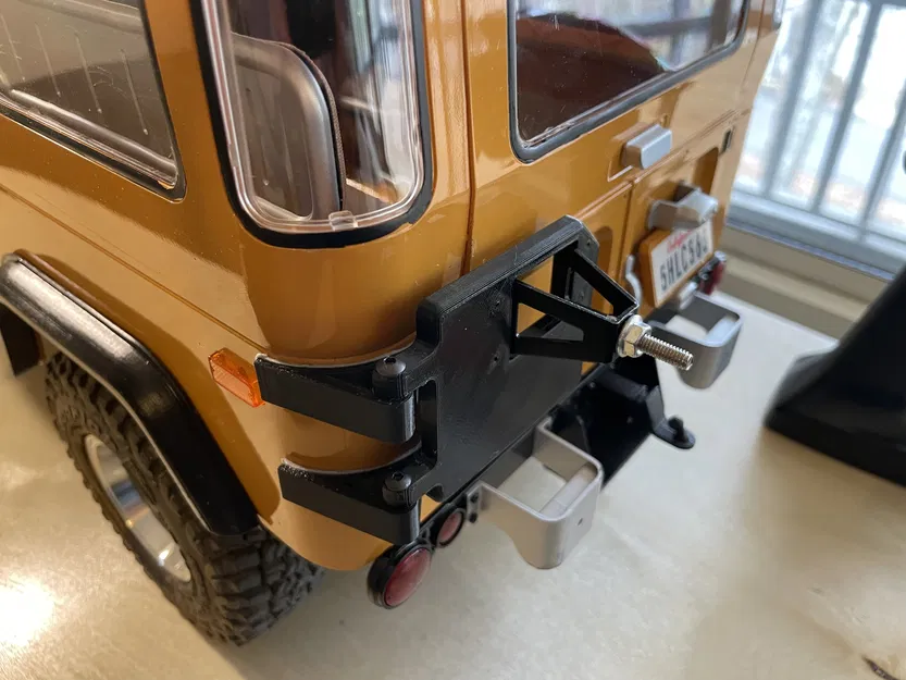 FMS FJ40 Spare Swingout Tire Carrier (Giá đỡ bánh dự phòng swing-out) - Image 1