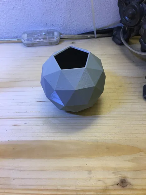 Bình cây (plants vase) thiết kế tam giác - Image 4