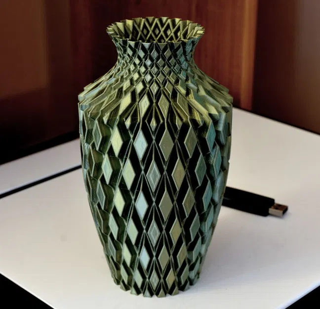Vase 935 – Bình hoa lục giác trang trí - Image 1