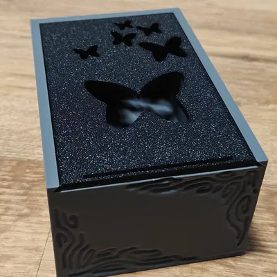 Hộp có bươm bướm