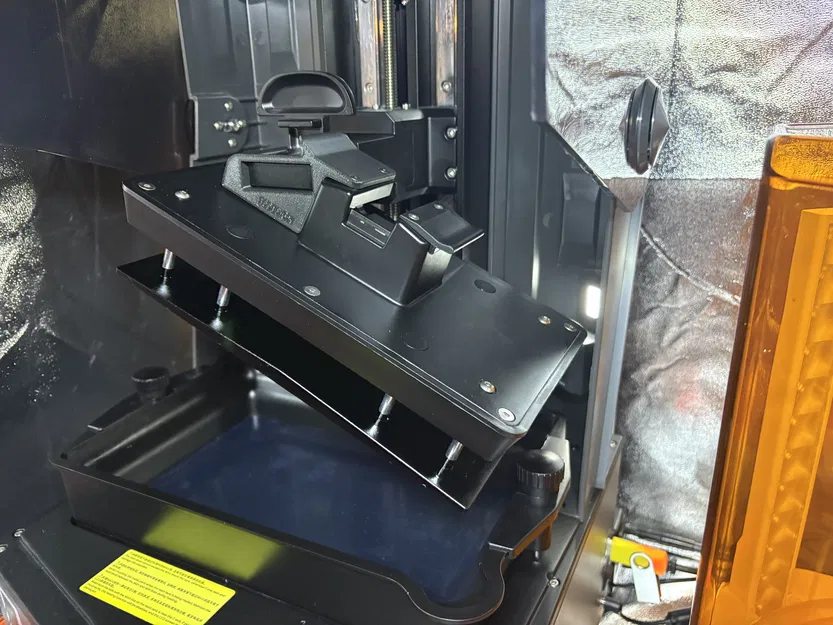 Giá đỡ print bed vặn vít cho Elegoo Saturn 4/4 Ultra/4 Ultra 16K - Image 1